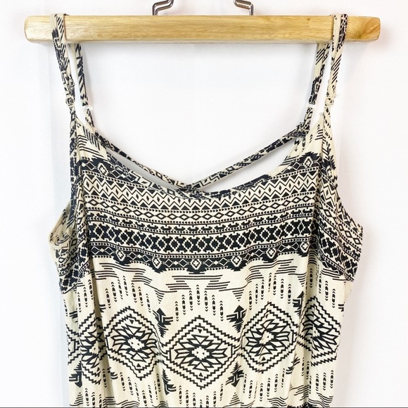 H&M Divided
Woman’s Size 4 Romper Shorts - Picture 5 of 7